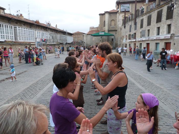 Bihar hasiko dira dantza-plaza saioak Gasteizen 