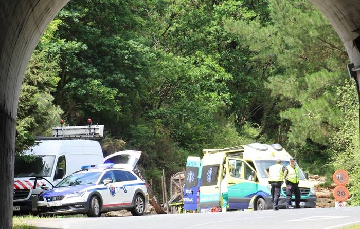 Langile bat hil da Luiaondon, mendian lanean ari zela