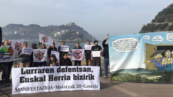 Euskal Herria Bizirik plataforma jaio da, "lurraren defentsan"