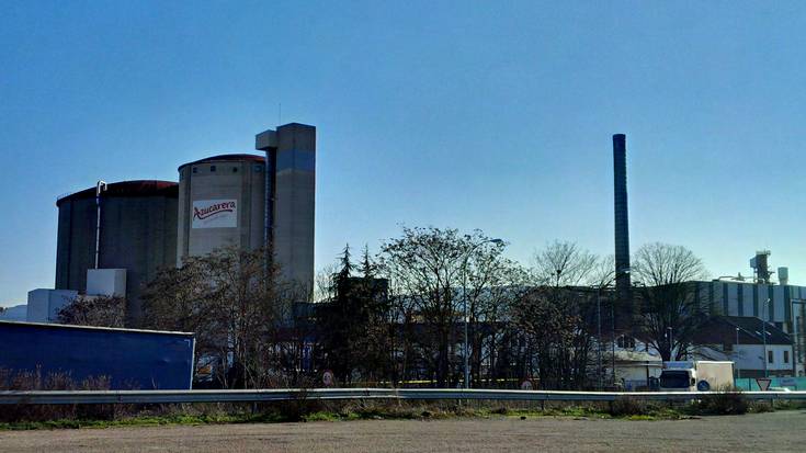 Azucarerak negozioa "deslokalizatu" nahi duela dio UAGAk