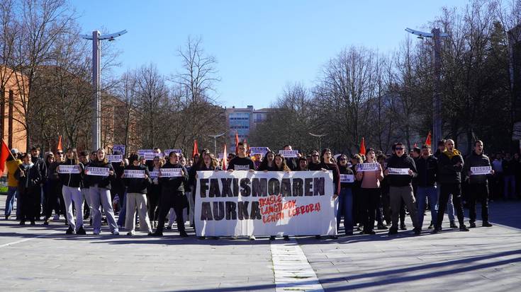 Ehunka pertsonak arbuiatu dute Voxen ekitaldia Ertzaintzak hartutako unibertsitatean