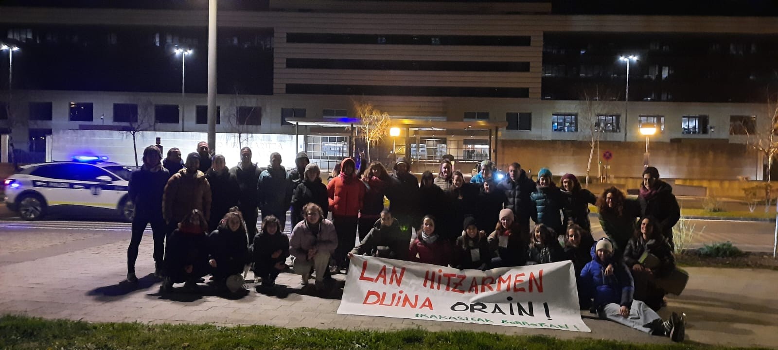 Gaua Jaurlaritza aurrean pasa ostean, kanpaldia mantenduko dute
