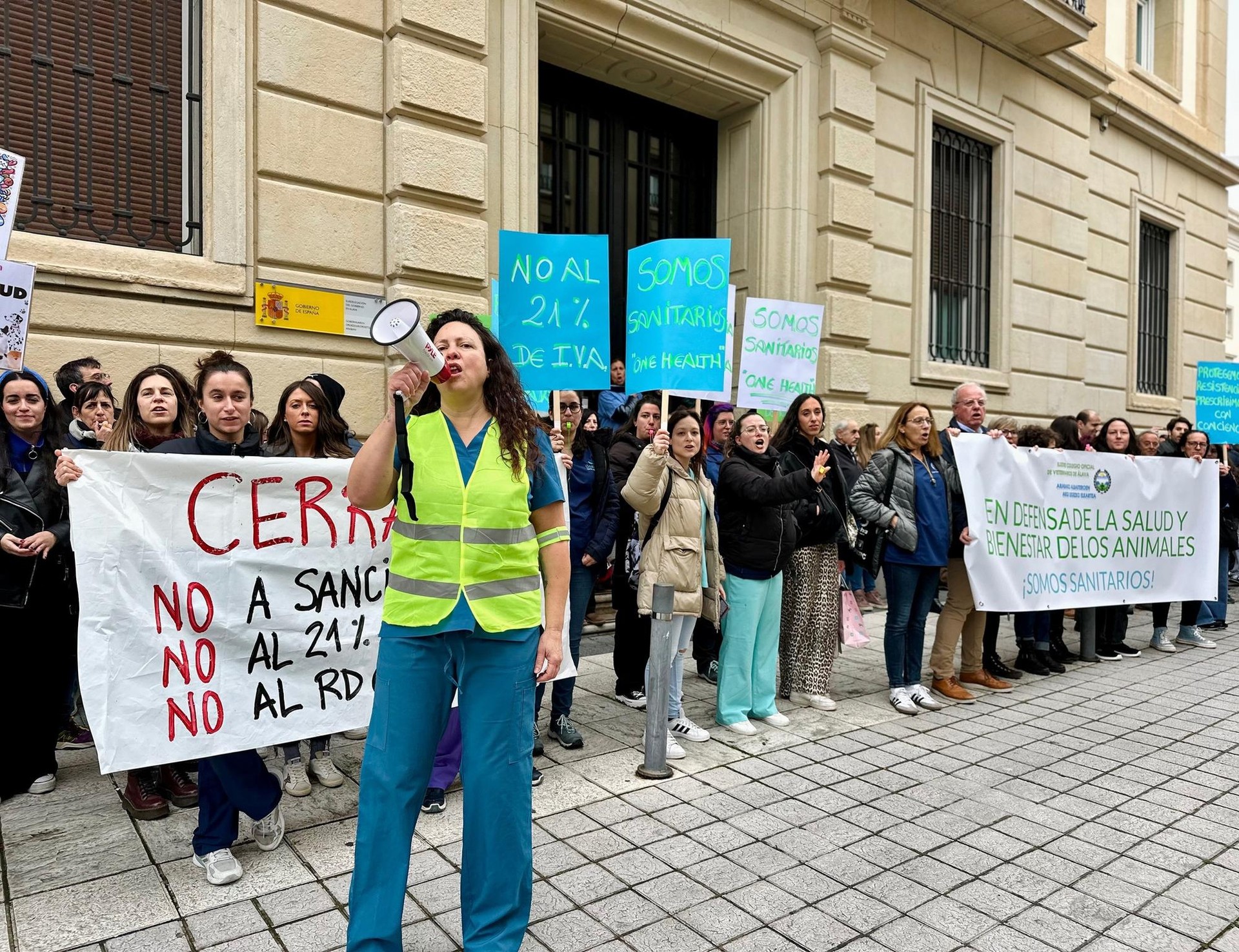 "Legea betetzea eta praxi on bat egitea oso zaila izaten ari da"