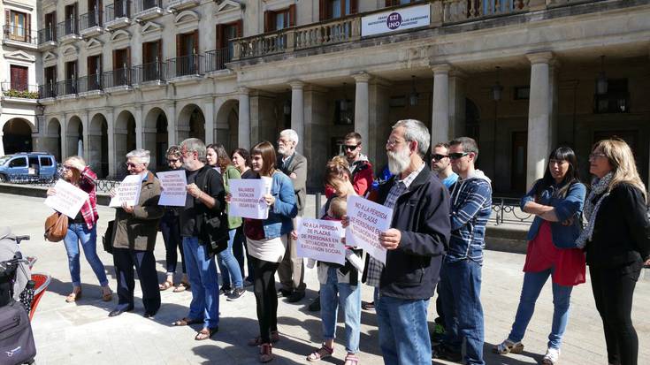 Plaza Berriko arkupeetan egin ahal izango dute  bazterketa sozialaren kontrako kanpaldia