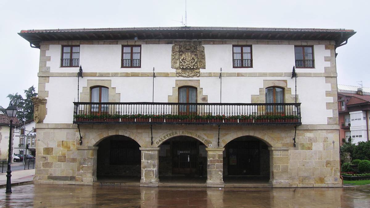 Zuiako Udalak Hiri Antolamenduko Plan Orokorraren "blokeoa" salatu du