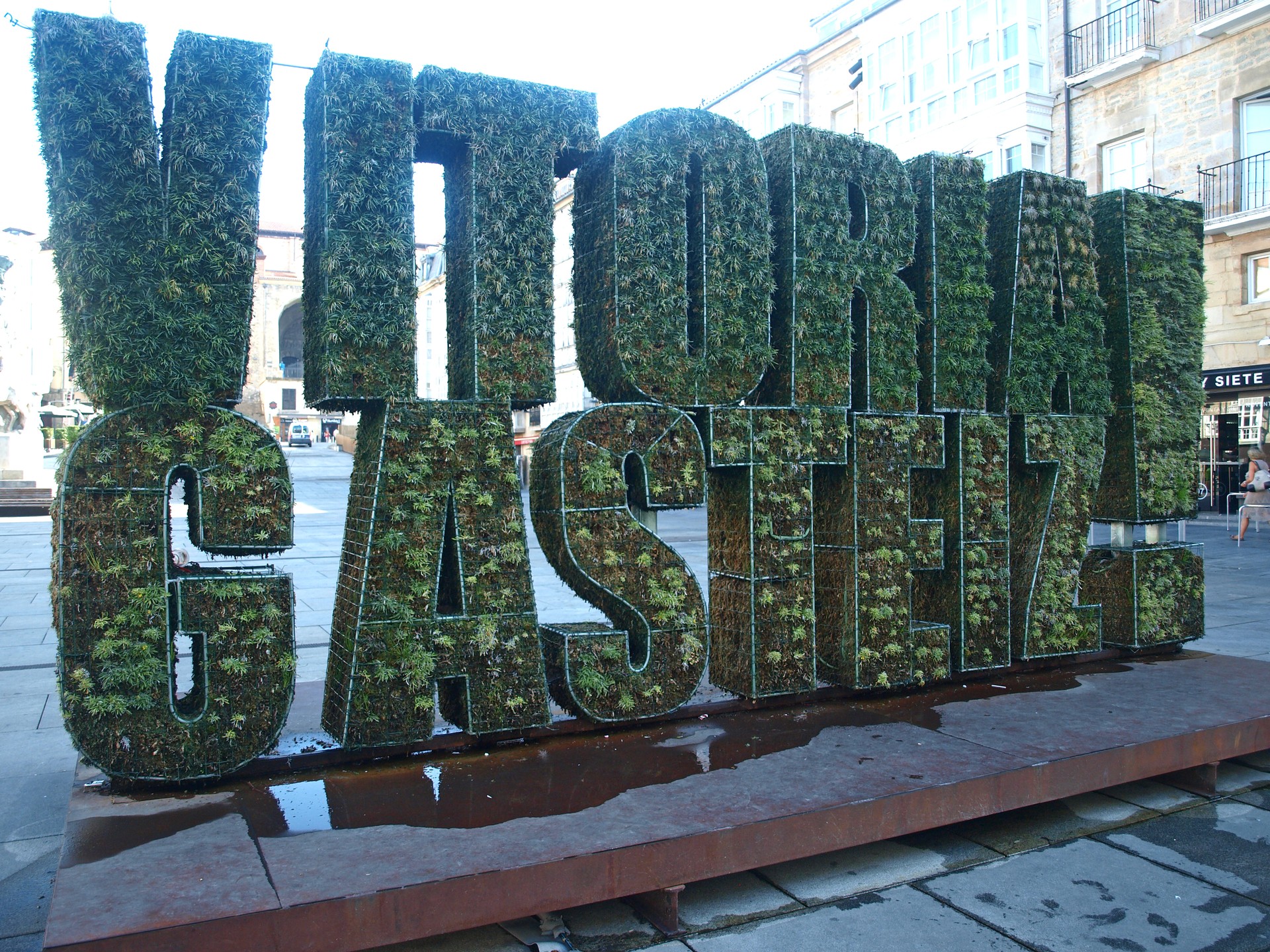 Agur, 'Green capital'