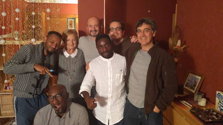 Igandean, etxeko ateak irekita