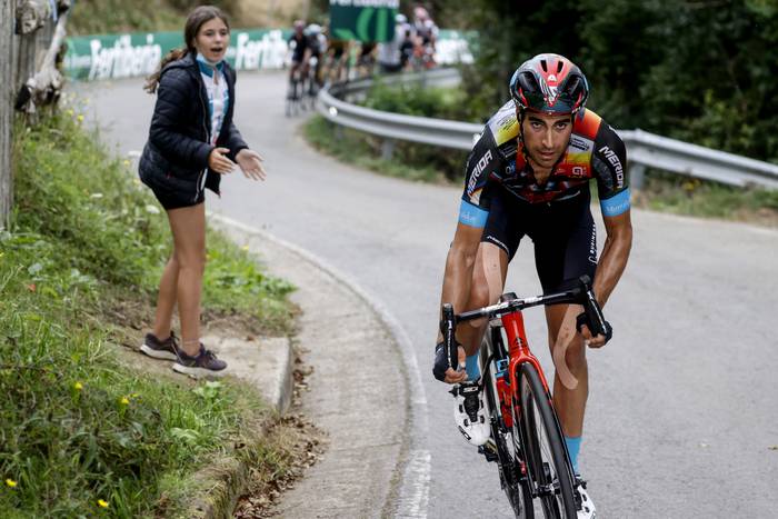 Mikel Landak agur esan dio Vueltari