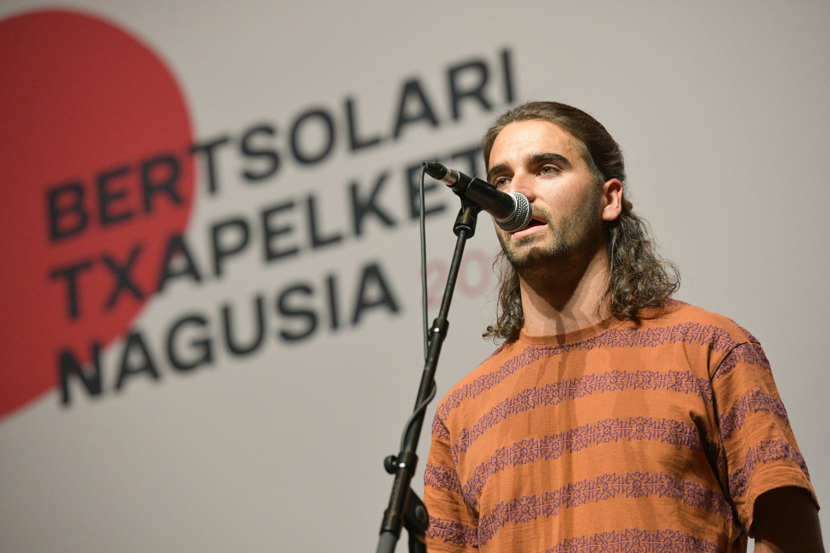 Haritz Mujikaren alde (edo, bederen, ez kontra)
