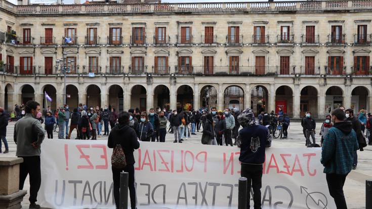 Ertzaintzaren "neurriz kanpoko oldarraldia" salatu du Gasteizko Gaztetxeak