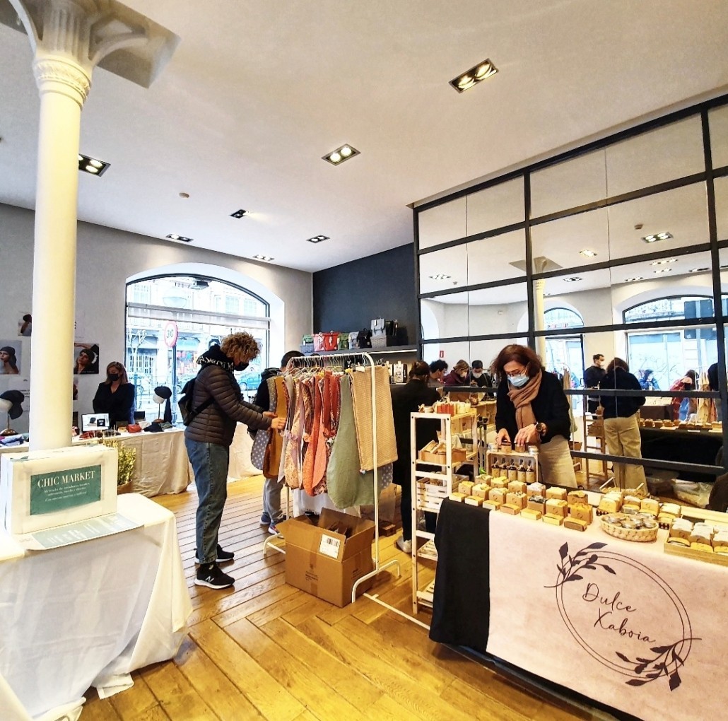 Chic Market tokiko diseinatzaile artisauen azoka bueltan da