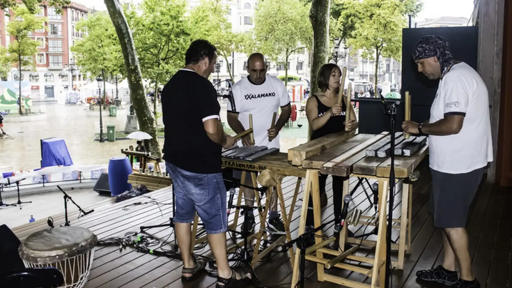 Txalaparta ikuskizuna