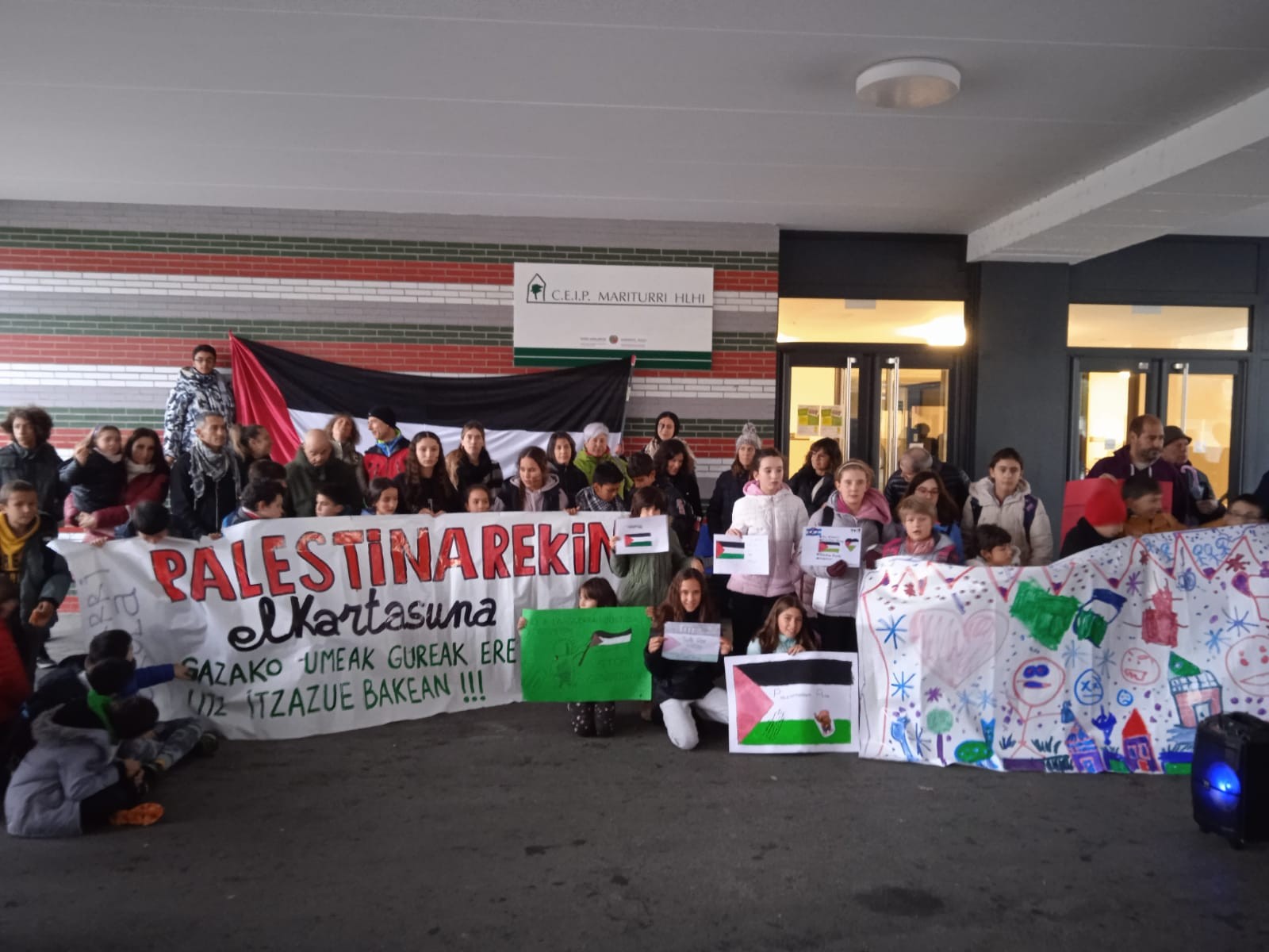 Palestinari elkartasuna adierazi diote Mariturri eskolan, olerki palestinar batekin