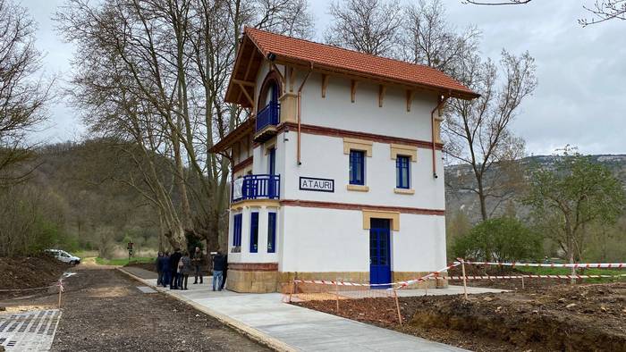 Amaitu dituzte Atauriko geltokiko lehenengo lanak