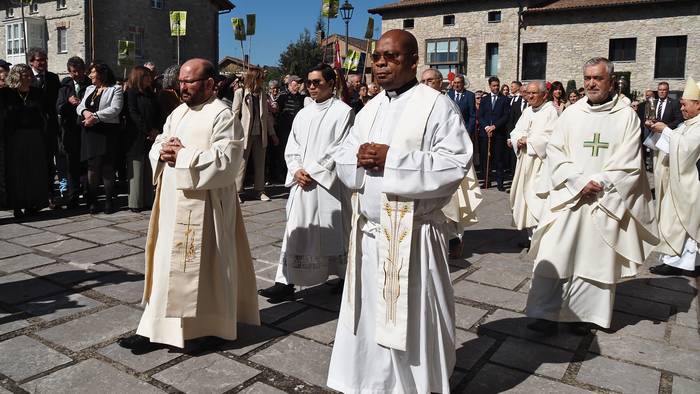 Apaizen arteko liskarrak saihesteko deia egin du Elizaldek