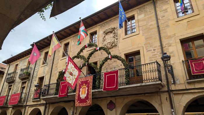 Guardiak "elkartasuna eta babesa" adierazi dio idazkari ohiari