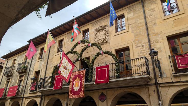 Guardiak "elkartasuna eta babesa" adierazi dio idazkari ohiari