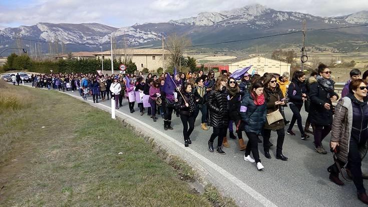 Plazerra erdigunean jarriko dute Elvillarren, jaialdi feministaren barruan