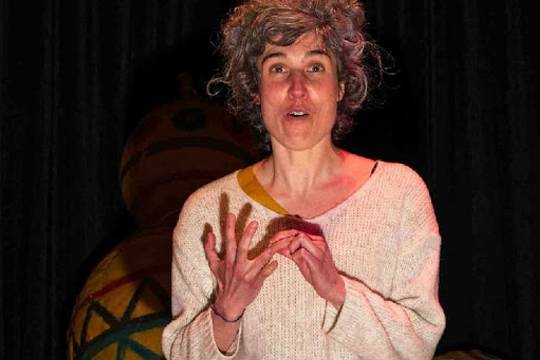 'Ipuinekin jira eta bira', Ane Arrugaeta