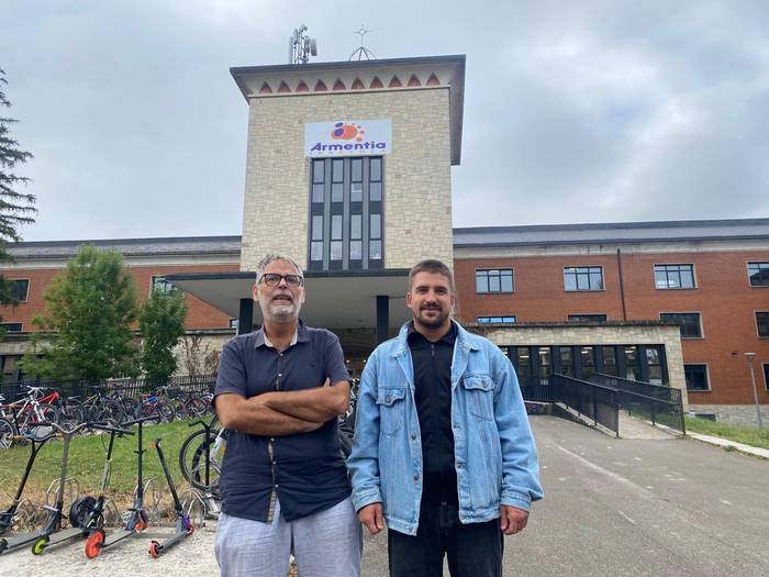 AEK eta Armentia Ikastolak euskara klaseak emango dizkiete guraso etorri berriei