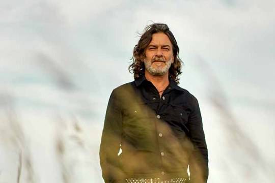 Quique Gonzalezek hasiko du 'Kontzertuan eta irekita' zikloa