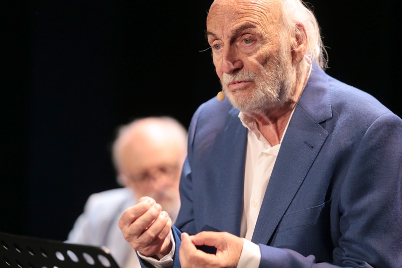 Poesia, oholtza eta erakusleihoetara