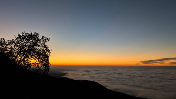 Laino hertsiak, baina Eguzkiaren zain
