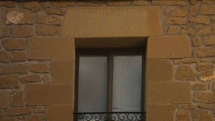 Gobernuak hirugarrenez eskatu dio Mañuetako Udalari inskripzio frankista kentzeko