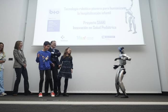 Saaki aurkeztu dute, Txagorritxuko haurrak lagunduko dituen robota