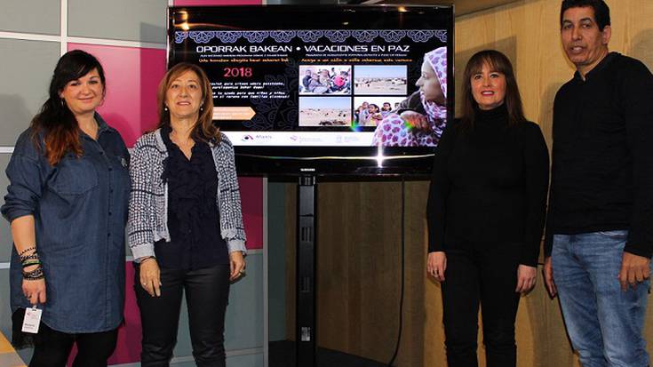 Saharar umeak etxean hartzeko deia egin dute