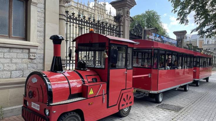 %100 elektrikoa den tren turistikoa estreinatu du Gasteizek