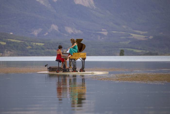 Ur gaineko 'Idóneas' ikuskizun berria aurkeztuko dute Landan