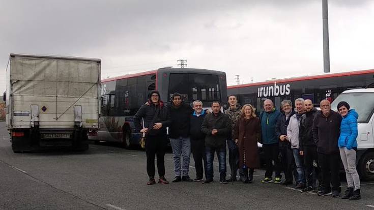 Kamioiak bete dituzte Saharara bidaltzeko