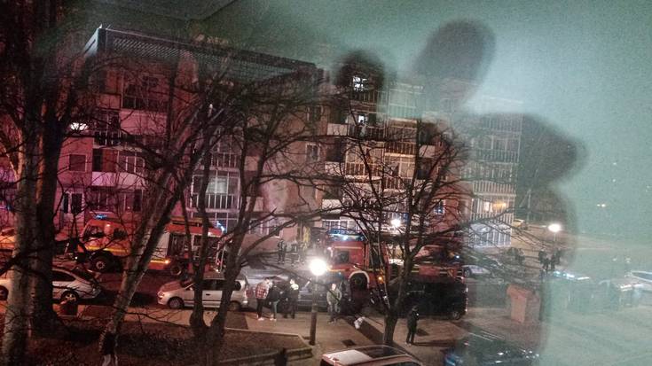 Eraikin bat hustu dute Arana auzoan, patinete elektriko batek eragindako sute baten ondorioz