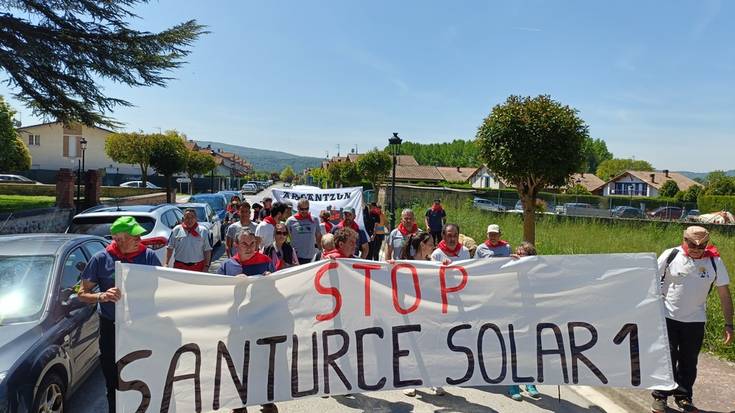 Santurce Solar 1 proiektuaren kontrako martxa egin dute