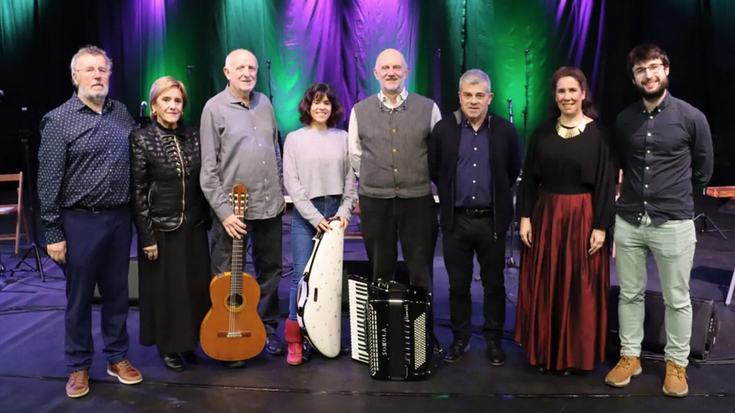 [AITZINA FOLK] Oskarbi, 'Euskara Donemiliatik gurera'