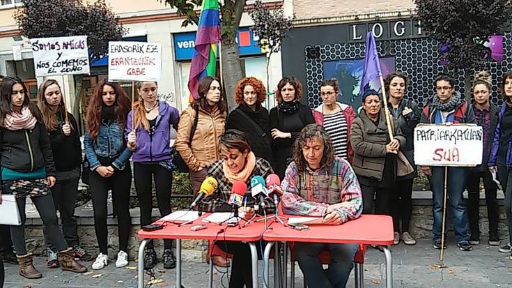 Eraso lesbofobo bat salatu du Gasteizko mugimendu feministak