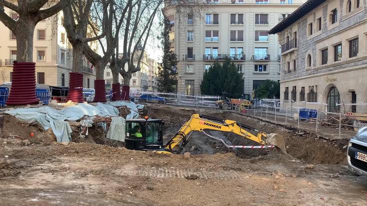 Hondeamakinak, Adatseko Andre Maria ospitalearen aztarna arkeologikoak estaltzeko lanean