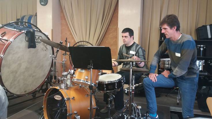 Musikan, ez da hormarik