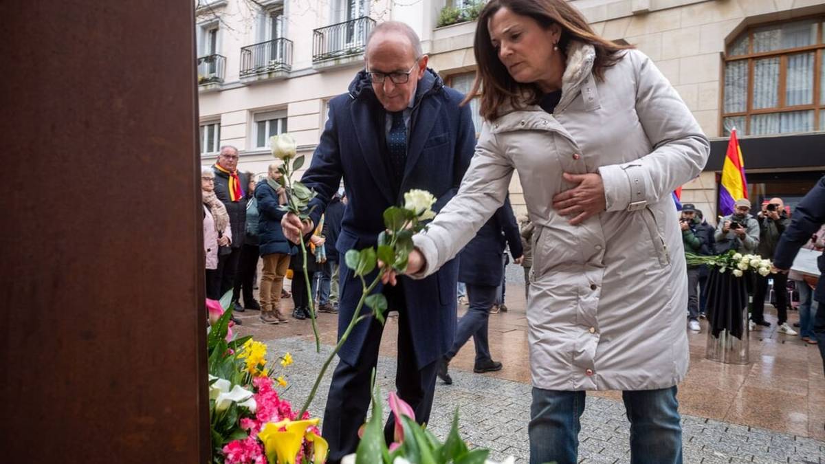 Azazetako sarraskiaren 89. urteurrenean memoria aldarrikatu dute