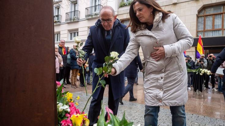 Azazetako sarraskiaren 89. urteurrenean memoria aldarrikatu dute