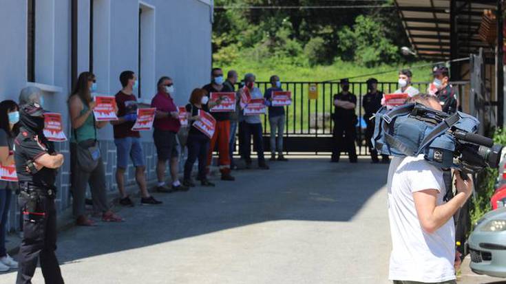 Forestales Frias enpresako langilearen heriotza salatu dute Laudion