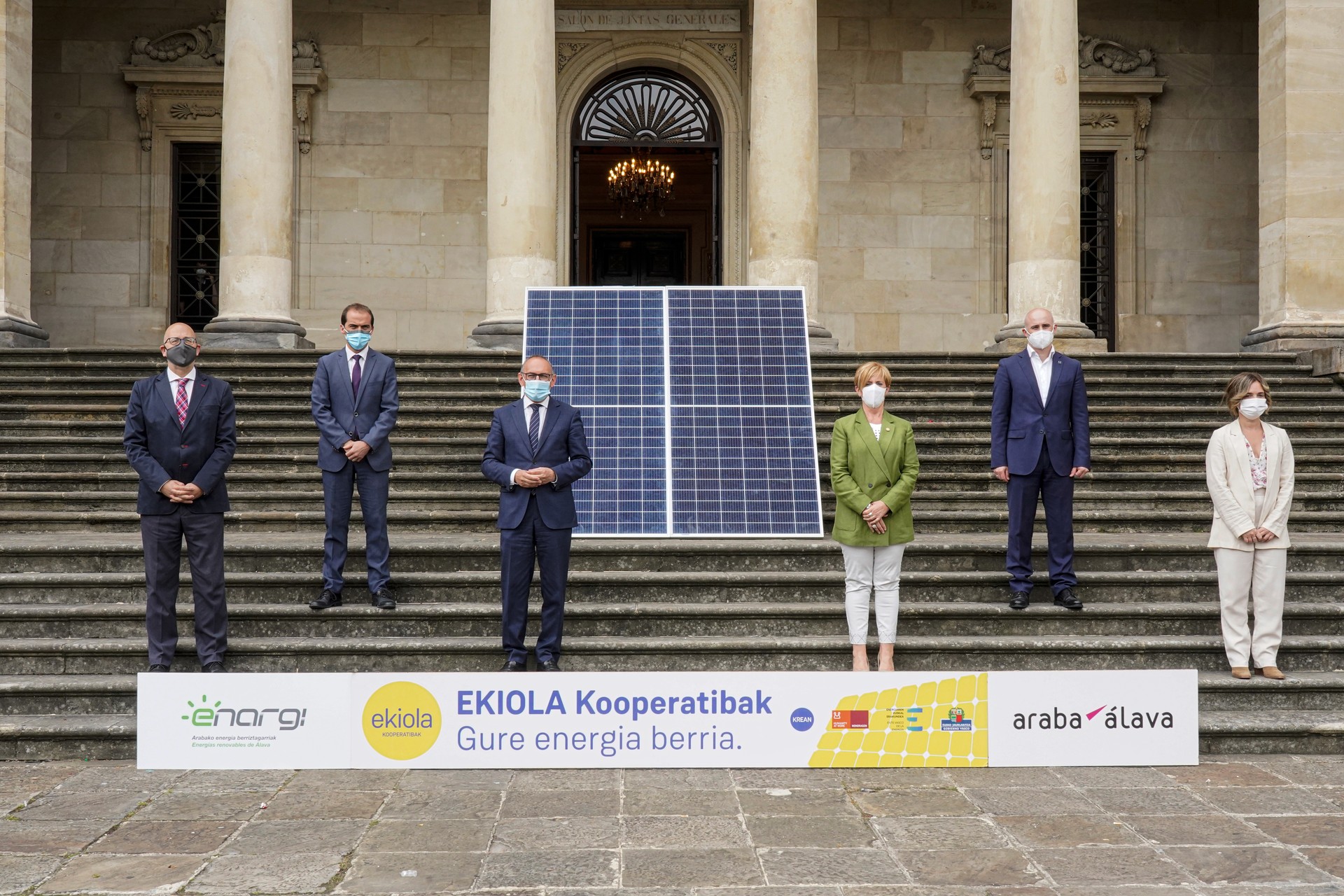 Sei energia kooperatiba sustatuko dituzte, Arabako kuadrilletan eguzki parkeak eraikitzeko