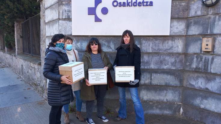 Santiagoko Larrialdien itxieraren kontrako 12.000 sinadura aurkeztu dituzte