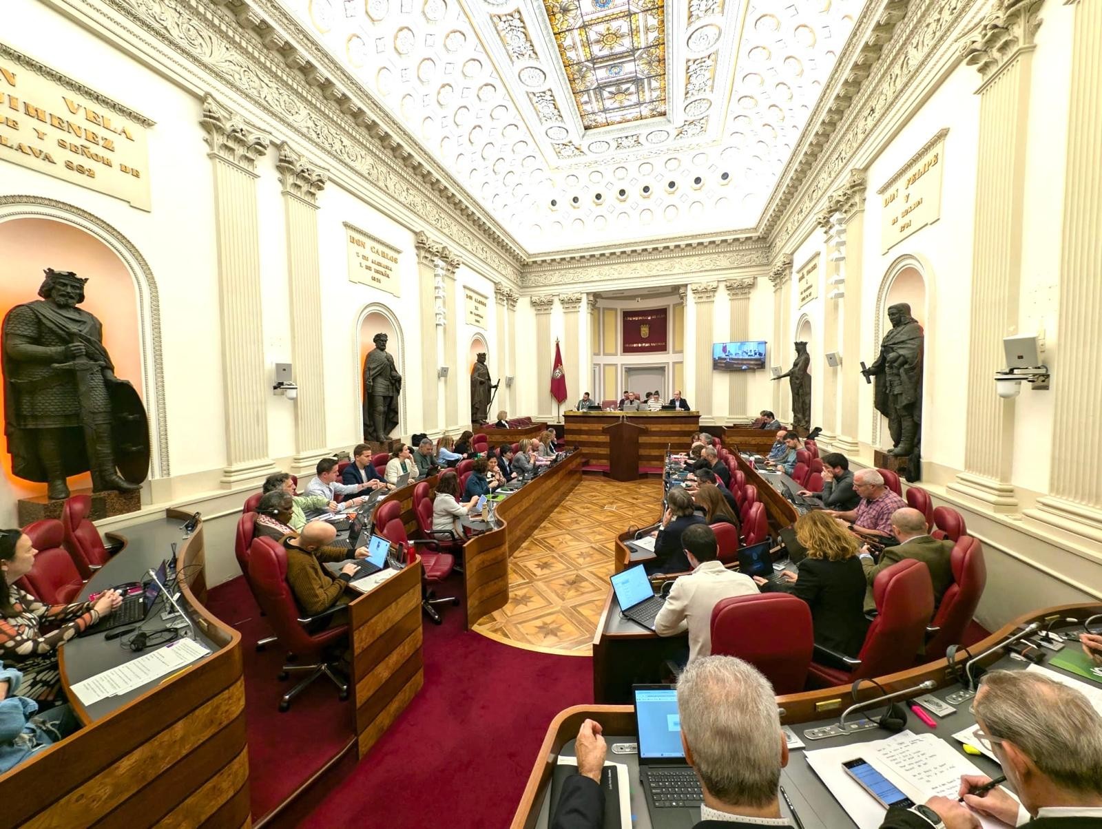 90 urte eta gero, Francori eta Molari ohorezko sariak kendu dizkiete