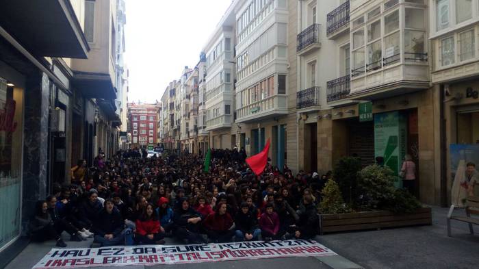 Dozenaka ikasle identifikatu dituzte goizeko mobilizazioetan