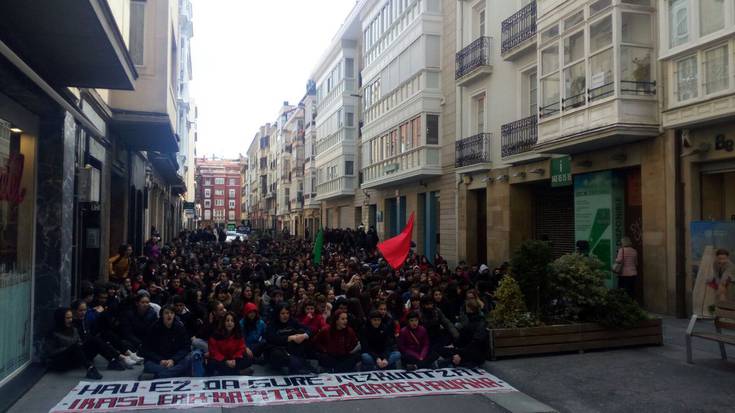 Dozenaka ikasle identifikatu dituzte goizeko mobilizazioetan