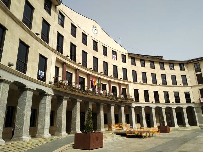 Udalaren espazioak herritarren eskura jarri ditu Laudiok beroari aurre egiteko