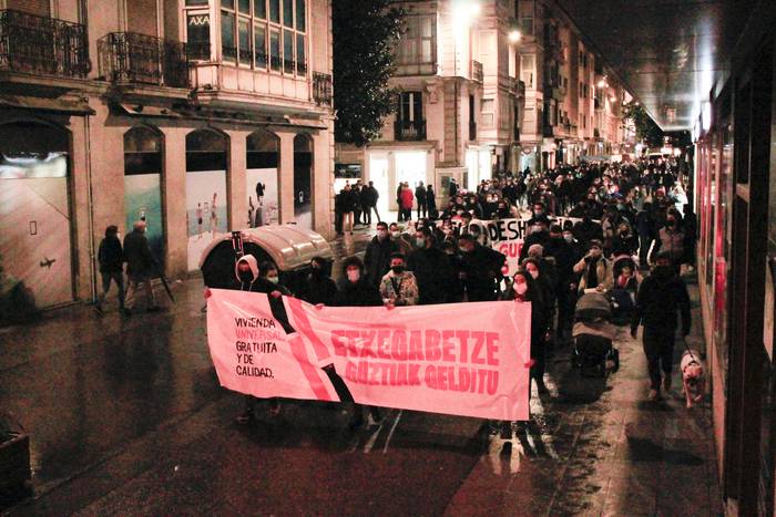 Etxebizitza "doakoa, kalitatezkoa eta unibertsala" izatea aldarrikatu dute Gasteizen