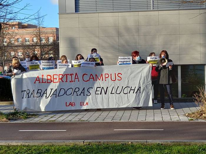 Albertia Campus egoitzako langileak mobilizatzen hasi dira, "gaindituta eta nekatuta" daudelako